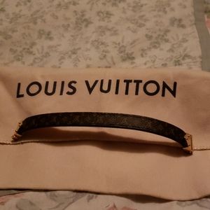 Authentic Louis Vuitton womans bracelet with dust